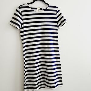 Vineyard Vineyard Vines striped cotton dress size XS. Navy and white.